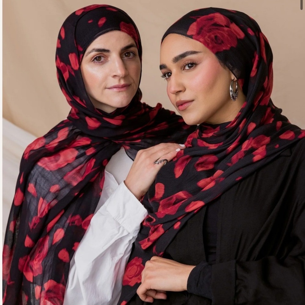 Vela Midnight Blossom Modal Hijab Standard 28x73 Red Rose Floral NWT